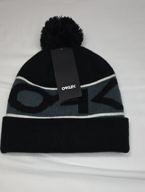 Hole In Hat Oakley Black and Gray Knit Pom Beanie